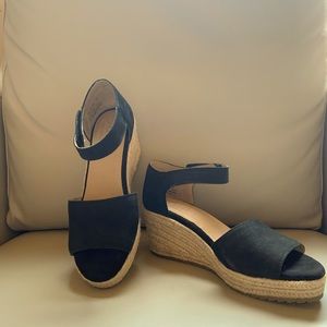 New without tags. SOUL Naturalizer black leather Oribella wedge sandal. Size 8